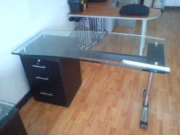 ESCRITORIOS DE VIDRIO LINEAL 